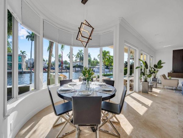 Waterfront Views Luxury Vacation Pool Villa in Fort Lauderdale