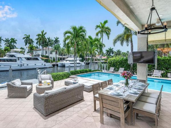 Waterfront Views Luxury Vacation Pool Villa in Fort Lauderdale