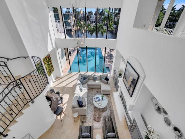 Waterfront Views Luxury Vacation Pool Villa in Fort Lauderdale