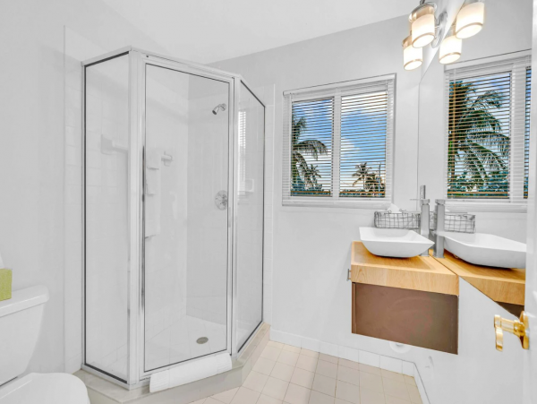 Luxury Coastal Villa with Intracoastal Views in Fort Lauderdale– Perfect for Families