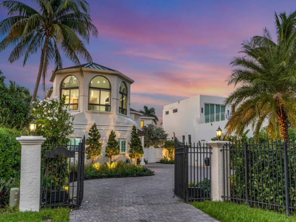 Luxury Coastal Villa with Intracoastal Views in Fort Lauderdale– Perfect for Families