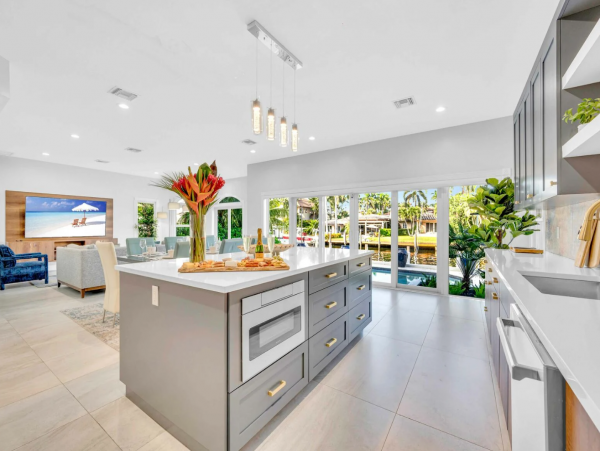 Luxury Coastal Villa with Intracoastal Views in Fort Lauderdale– Perfect for Families