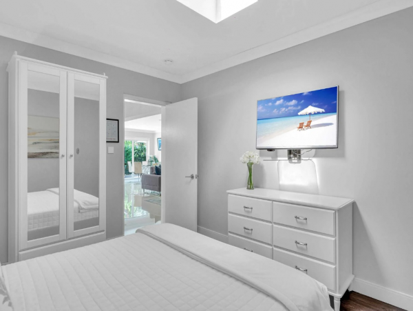 Spacious Pompano Beach Home, 8 Min Walk to Sand