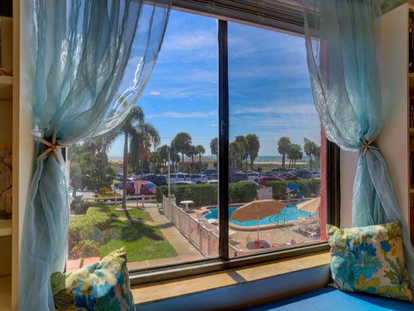 Charming Vacation Condo with 2 Bedrooms