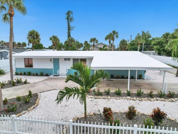 Cozy Vacation Rental with 2 Bedrooms in Manasota Key