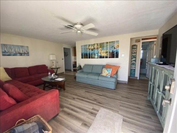 Charming Waterfront Vacation Home in Englewood