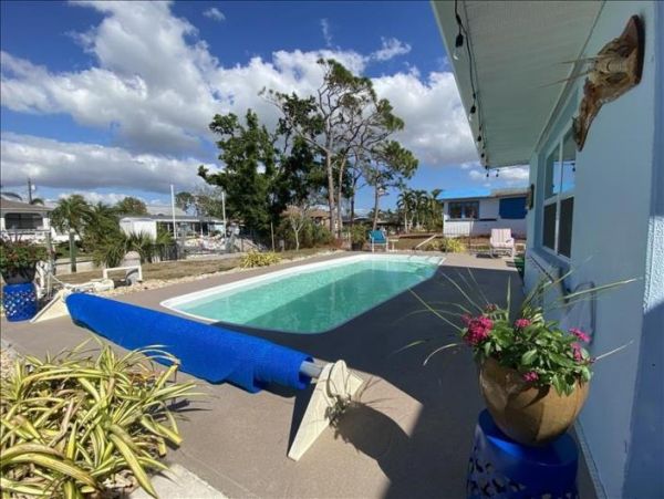 Charming Waterfront Vacation Home in Englewood
