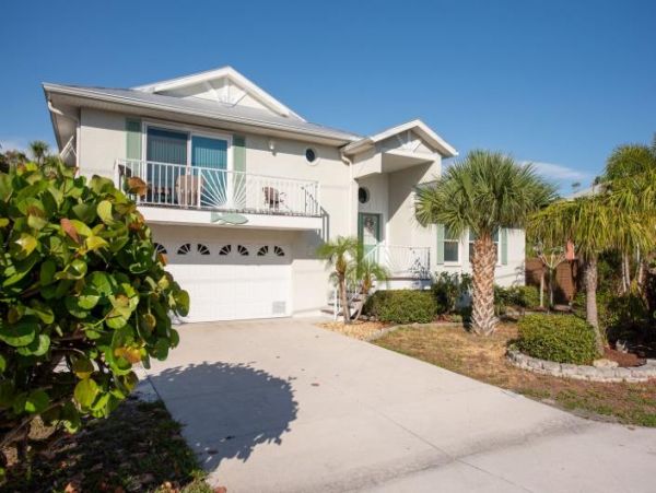 Charming Vacation Rental in Englewood: Your Beach Escape!