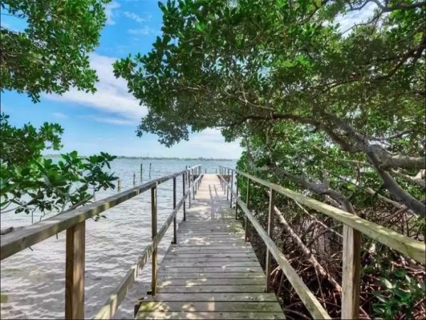 Charming Vacation Rental in Englewood: Your Beach Escape!