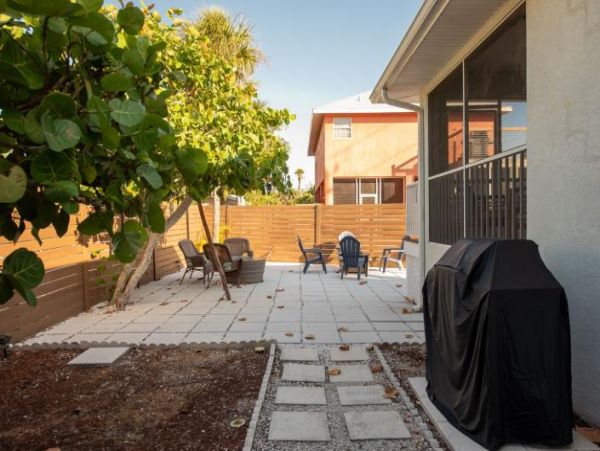 Charming Vacation Rental in Englewood: Your Beach Escape!