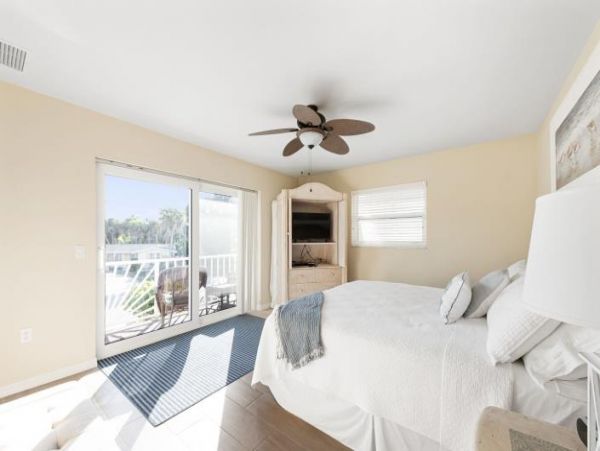 Charming Vacation Rental in Englewood: Your Beach Escape!