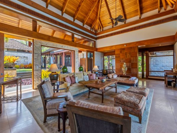 Oceanfront Luxury Four Bedroom Vacation Rental Home