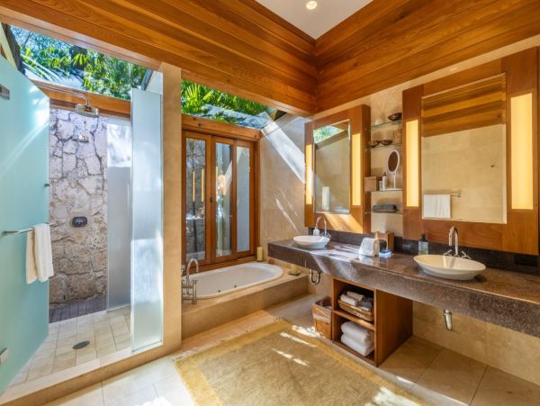 Oceanfront Luxury Four Bedroom Vacation Rental Home