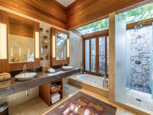 Oceanfront Luxury Four Bedroom Vacation Rental Home