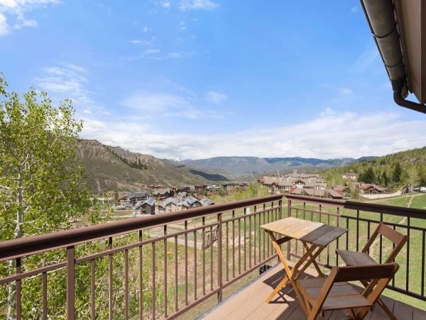 Ski in Ski out Vacation Townhome with 4 Bedrooms