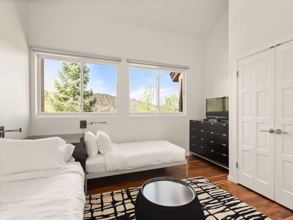 Ski in Ski out Vacation Townhome with 4 Bedrooms