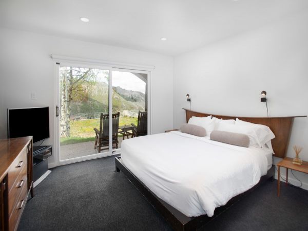 Ski in Ski out Vacation Townhome with 4 Bedrooms