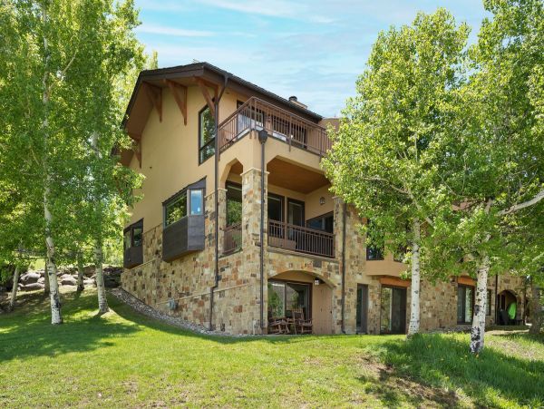 Ski in Ski out Vacation Townhome with 4 Bedrooms