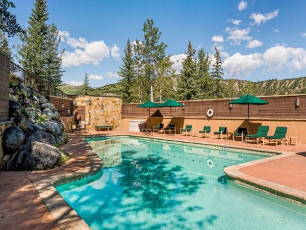 Ski in Ski out Vacation Townhome with 4 Bedrooms
