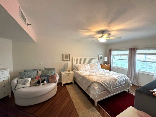 Beachfront Two Bedroom Vacation Condo in Longboat Key