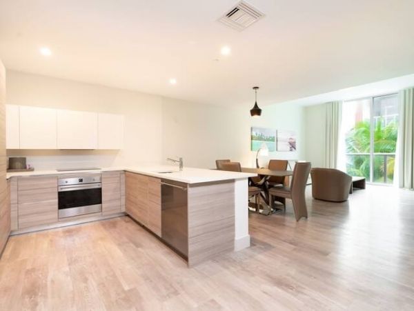 Luxurious Hollywood Beachfront Condo with Rooftop Pool
