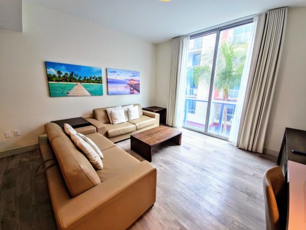 Luxurious Hollywood Beachfront Condo with Rooftop Pool