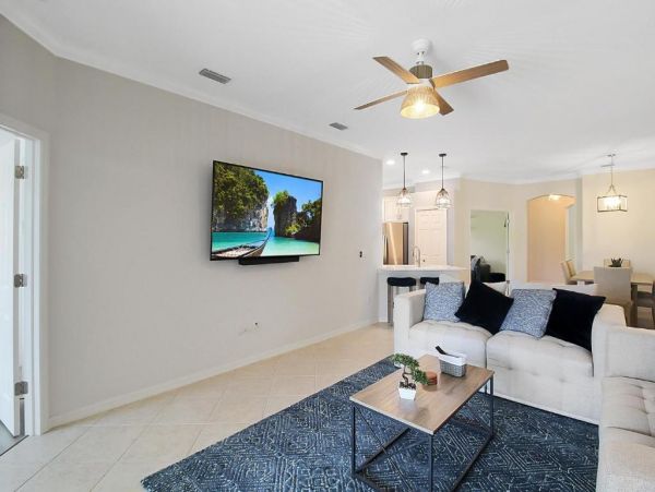 Florida Lakefront Vacation Rentals - Luxury Villas in Venice Florida