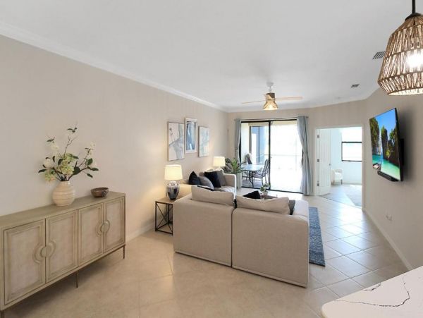 Florida Lakefront Vacation Rentals - Luxury Villas in Venice Florida