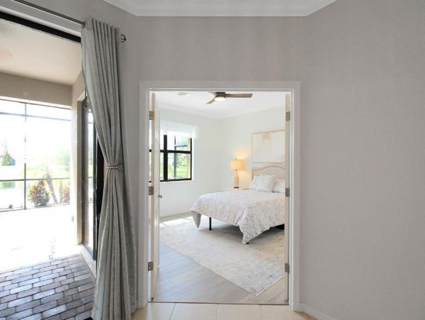 Florida Lakefront Vacation Rentals - Luxury Villas in Venice Florida