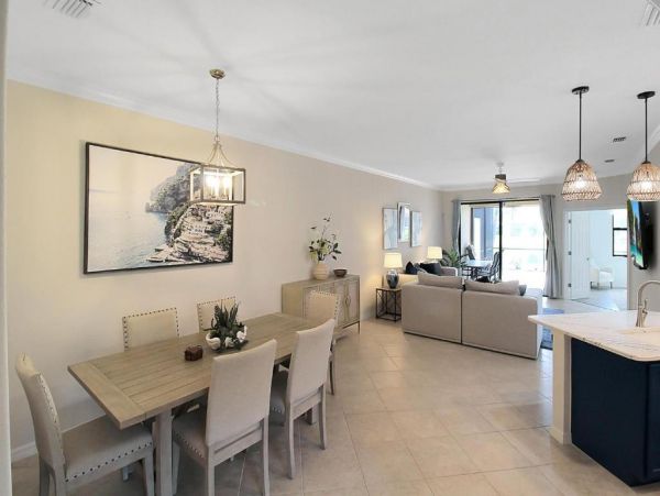 Florida Lakefront Vacation Rentals - Luxury Villas in Venice Florida