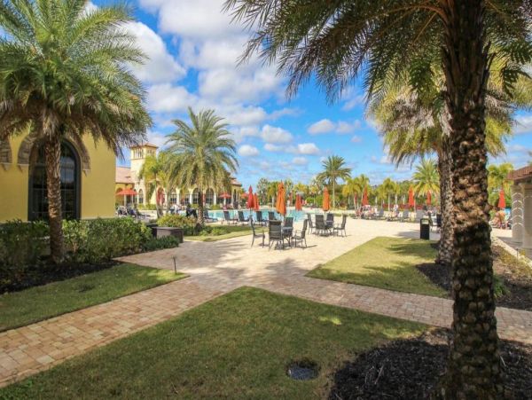Florida Lakefront Vacation Rentals - Luxury Villas in Venice Florida