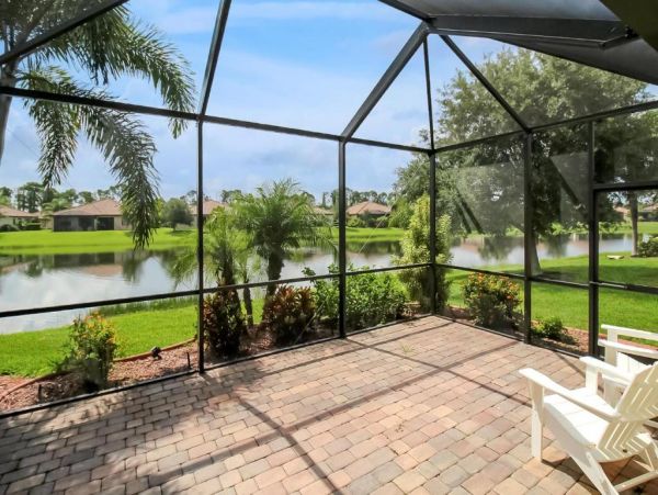 Florida Lakefront Vacation Rentals - Luxury Villas in Venice Florida