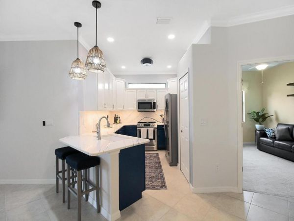 Florida Lakefront Vacation Rentals - Luxury Villas in Venice Florida