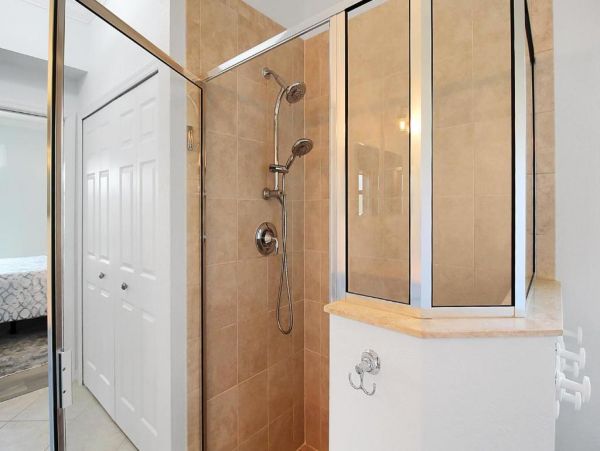Florida Lakefront Vacation Rentals - Luxury Villas in Venice Florida