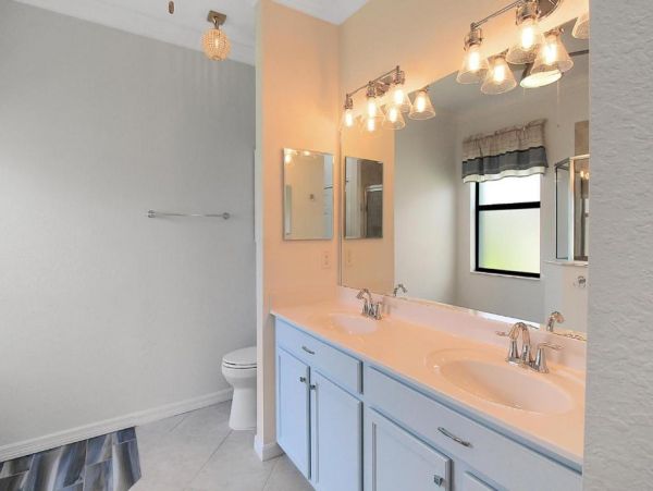 Florida Lakefront Vacation Rentals - Luxury Villas in Venice Florida