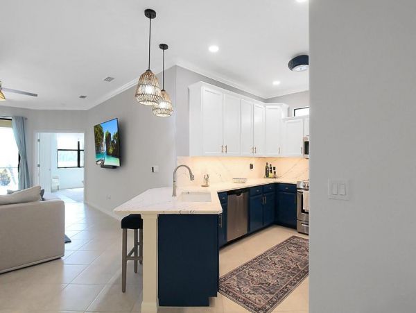 Florida Lakefront Vacation Rentals - Luxury Villas in Venice Florida