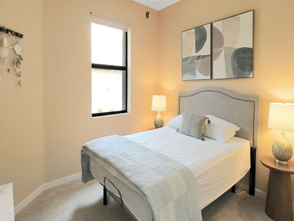 Florida Lakefront Vacation Rentals - Luxury Villas in Venice Florida
