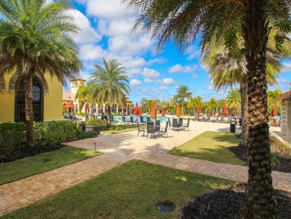 Florida Lakefront Vacation Rentals - Luxury Villas in Venice Florida