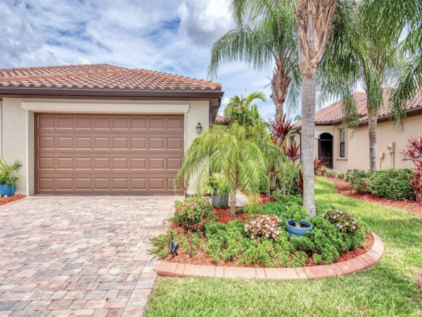Florida Lakefront Vacation Rentals - Luxury Villas in Venice Florida