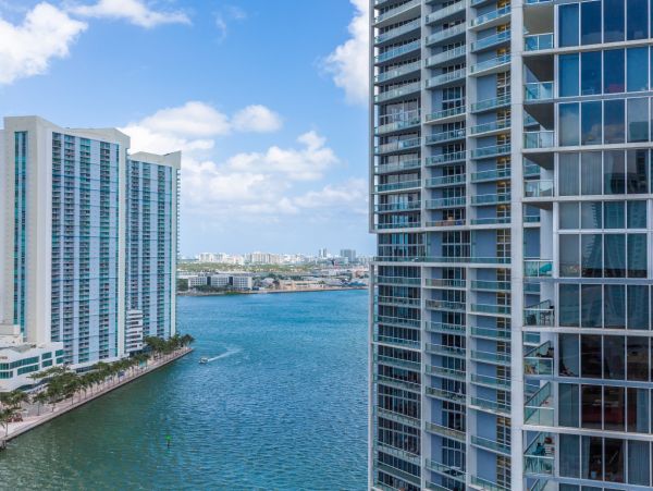 Luxury Vacation Rental in Miami with Stunning Bay Views