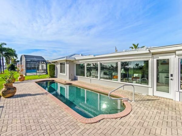 Punta Gorda 3 Bedroom Waterfront Stunning Vacation Home - Pool and Dock