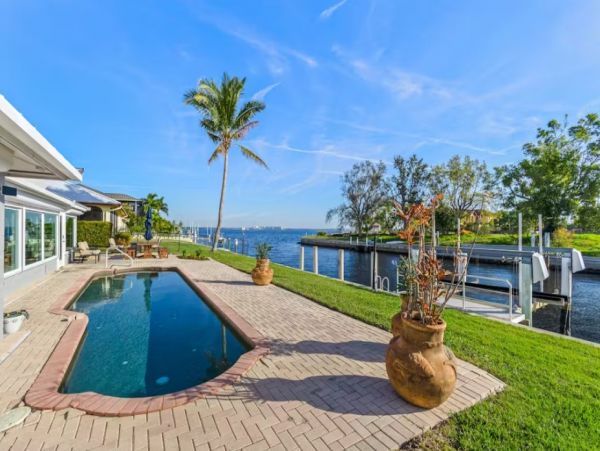 Punta Gorda 3 Bedroom Waterfront Stunning Vacation Home - Pool and Dock