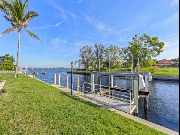 Punta Gorda 3 Bedroom Waterfront Stunning Vacation Home - Pool and Dock