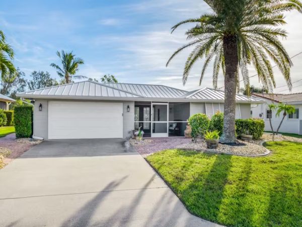 Punta Gorda 3 Bedroom Waterfront Stunning Vacation Home - Pool and Dock