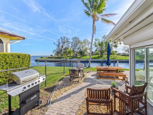 Punta Gorda 3 Bedroom Waterfront Stunning Vacation Home - Pool and Dock
