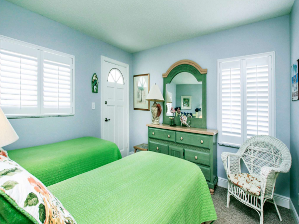 Sanibel Oasis: Gulf Proximity, Pool, and Serene Sundeck