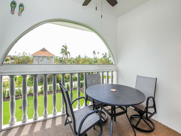 Sanibel Oasis: Gulf Proximity, Pool, and Serene Sundeck