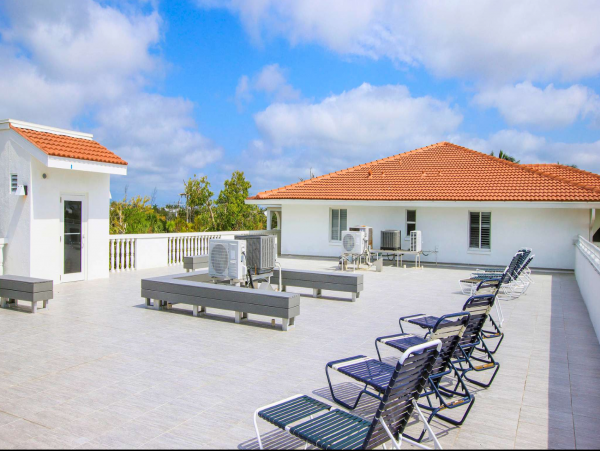 Sanibel Oasis: Gulf Proximity, Pool, and Serene Sundeck