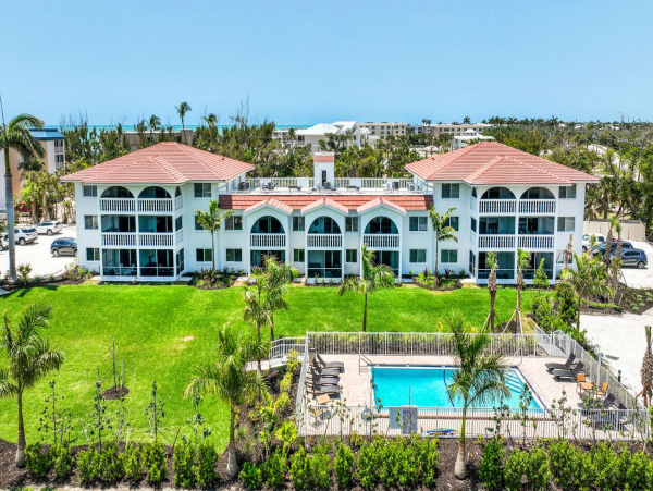 Sanibel Oasis: Gulf Proximity, Pool, and Serene Sundeck