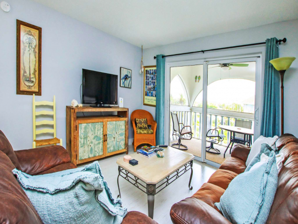 Sanibel Oasis: Gulf Proximity, Pool, and Serene Sundeck